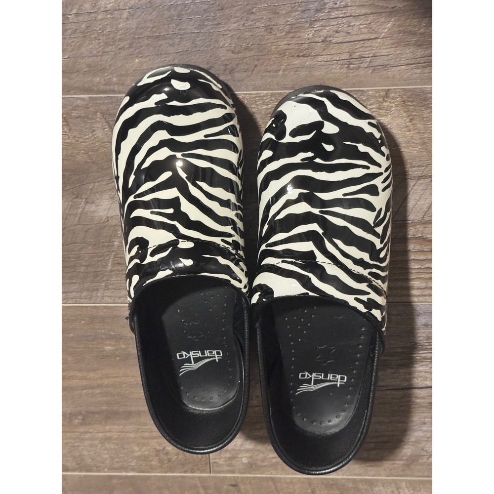 Dansko Professional Zebra Print Patent Leather Clogs Mules Women 38 Black White